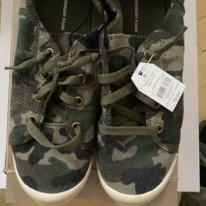 Time and Tru Camo Sneakers NWT